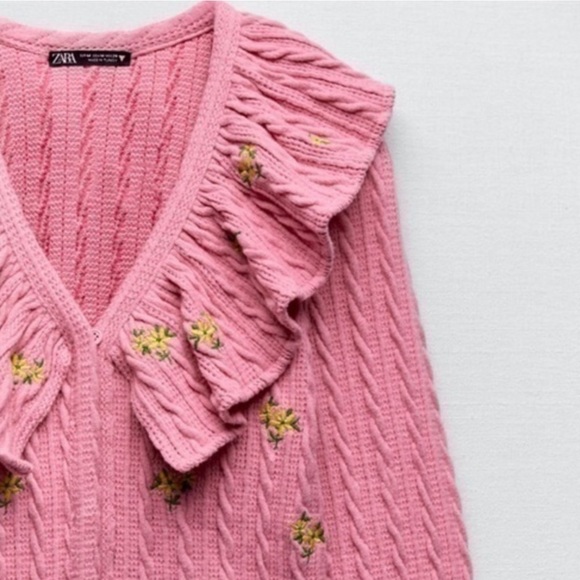 🆕ZARA BUBBLE GUM BARBIE PINK FLORAL CABLE-KNIT RUFFLED CROP CARDIGAN NWT SMALL - Picture 11 of 11